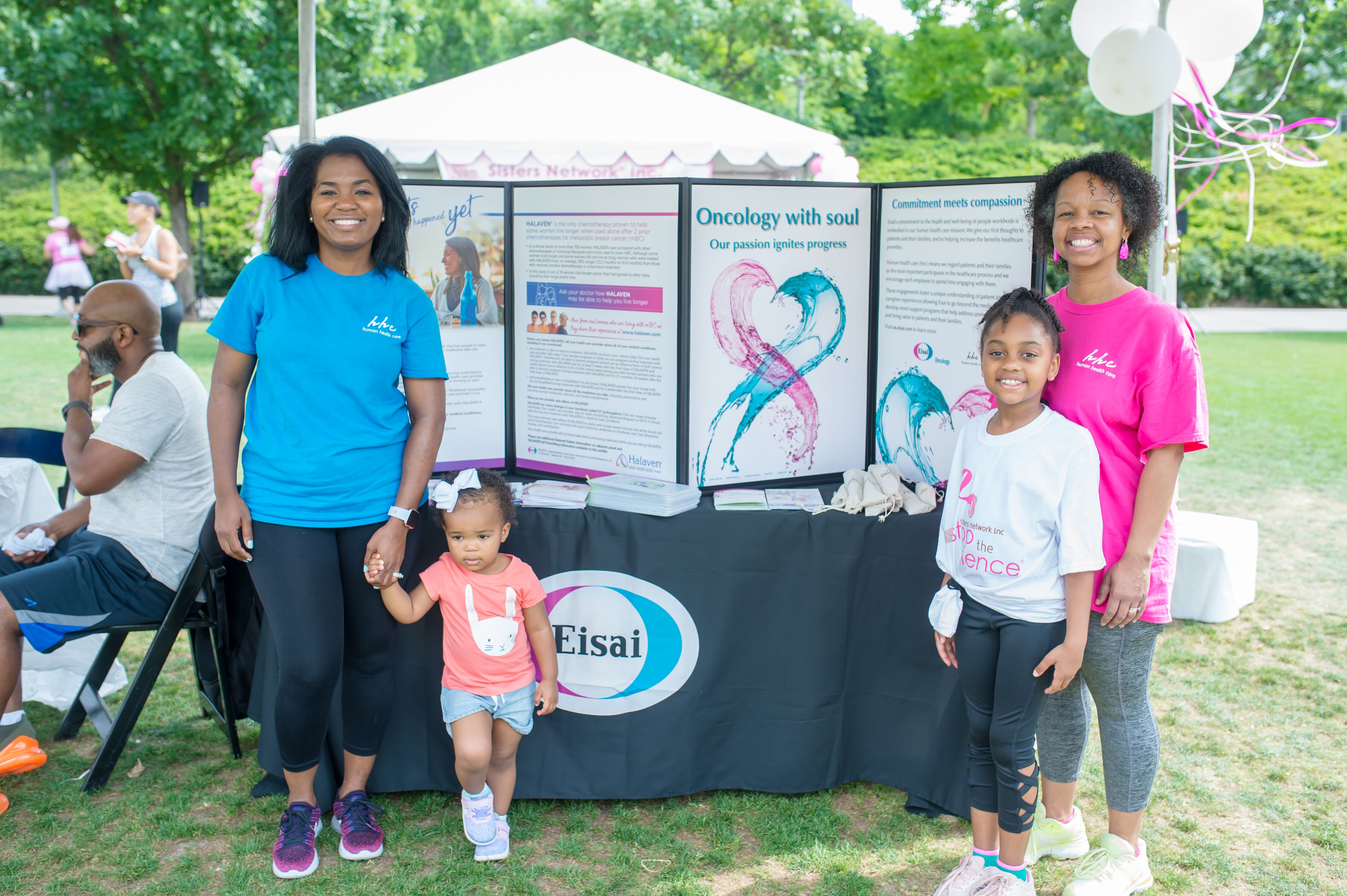 http://sistersnetworkinc.org/photogallery/1435.%20Vendor%20with%20family.jpg